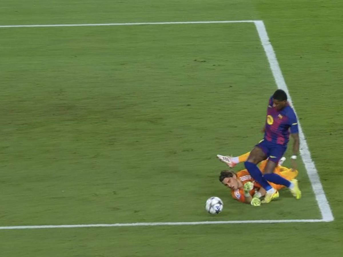 El doble error del árbitro que benefició a Barcelona en la paliza, insólita jugada que el VAR señaló y beso a Nicki Nicole