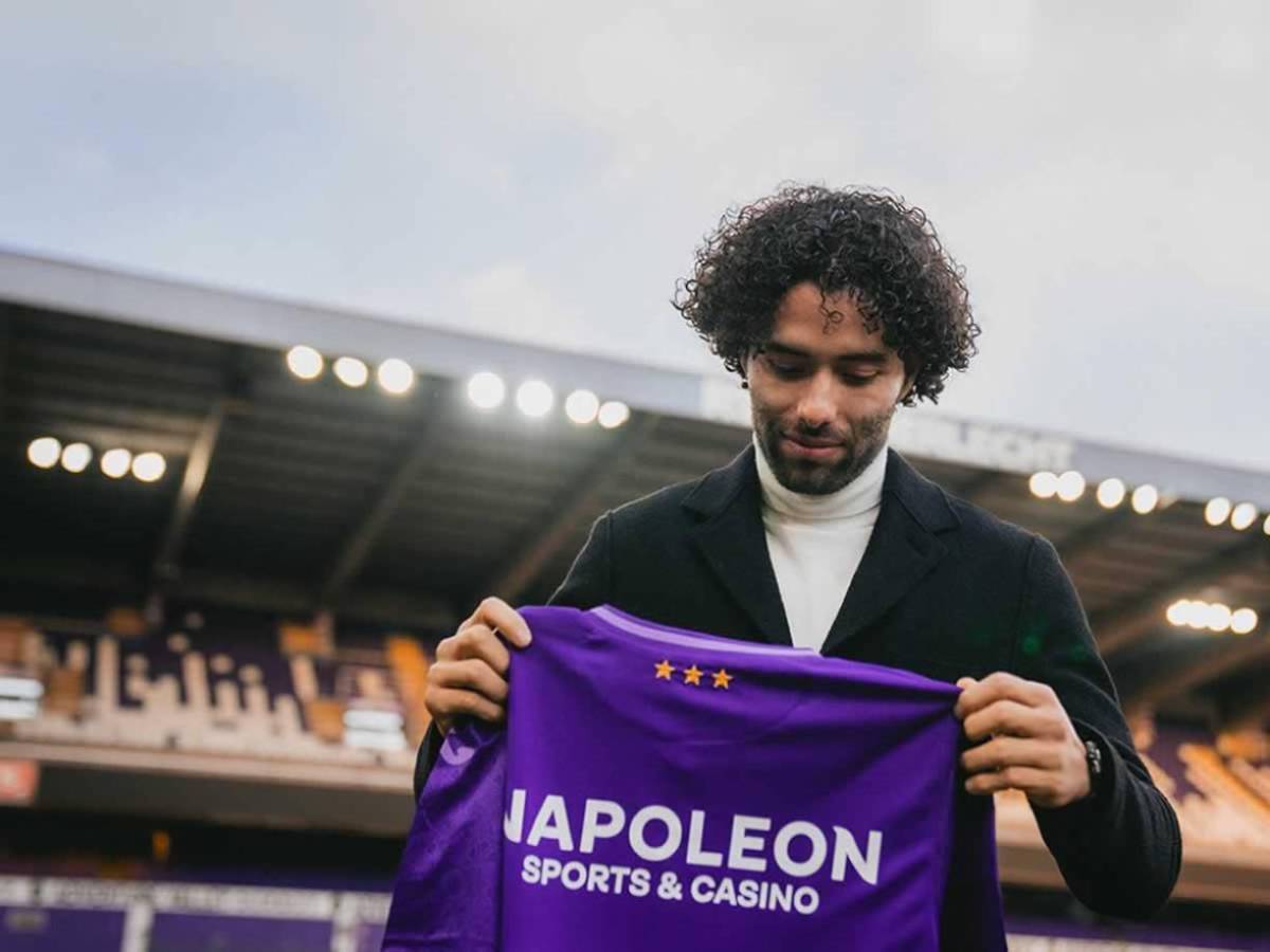 México indignado: el error de Anderlecht en el fichaje de “Chino” Huerta: ¿qué sanciones habrían?