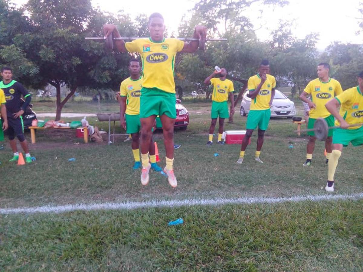 ‘Chelito’ Martínez y otros futbolistas que destacaron en Liga Nacional pero antes hicieron carrera en segunda y hasta tercera división