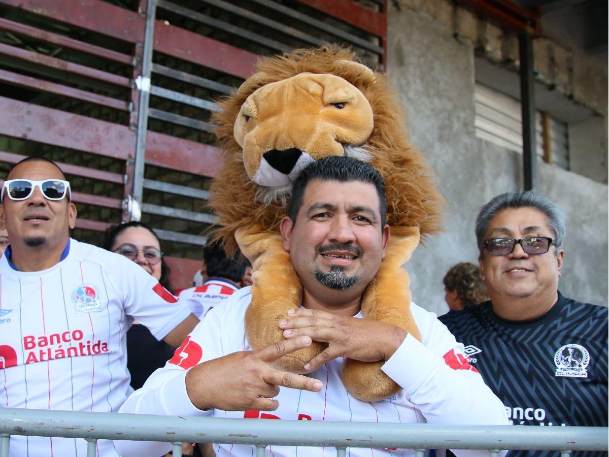 Descomunales filas en el Estadio Nacional y lo que pasó con la pantalla: así se vive la previa de la final entre Olimpia-Marathón