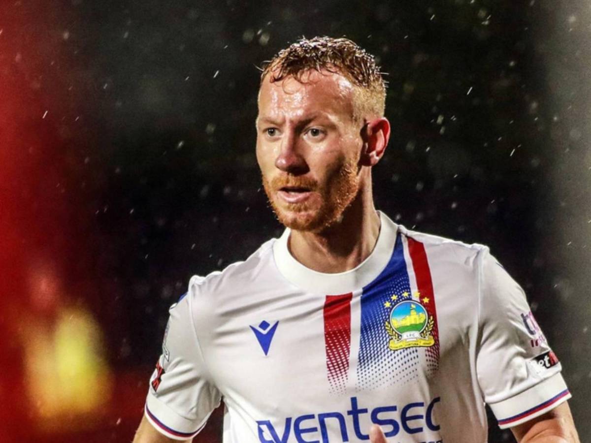 Murió el día de su cumpleaños; la tragedia invade al fútbol británico: ¿qué se sabe sobre el jugador?