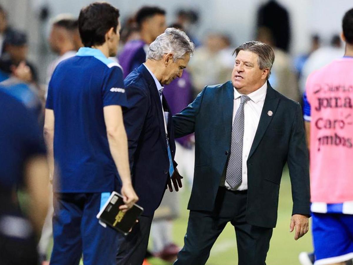 Piojo Herrera atizó contra Reinaldo Rueda por su llanto en Costa Rica: Estaban con el teléfono escuchando el otro resultado