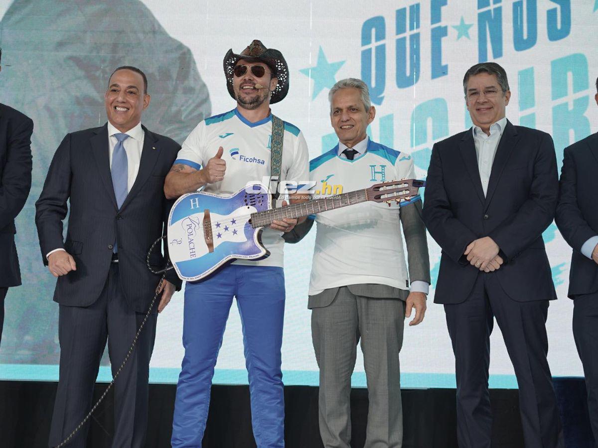 Ovación total a Reinaldo Rueda, el show de Polache, el exjugador que acompañó al DT de Honduras y el curioso obsequio al cafetero