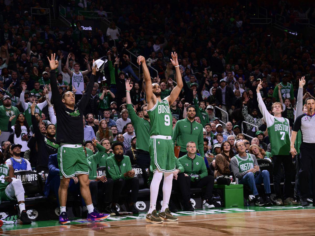 Celtics de Boston dan paliza a los Sixers y emparejan la serie de semifinales de la Conferencia Este de la NBA