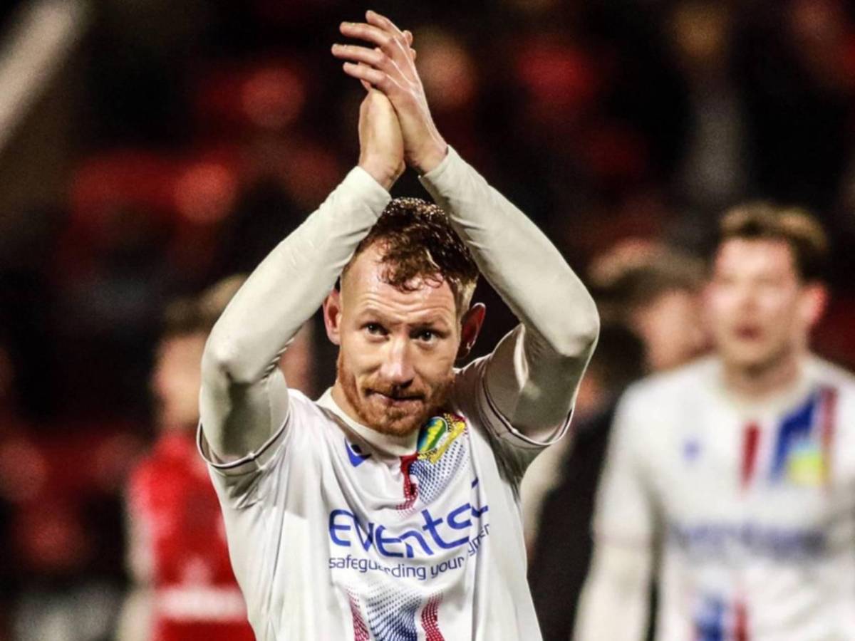 Murió el día de su cumpleaños; la tragedia invade al fútbol británico: ¿qué se sabe sobre el jugador?