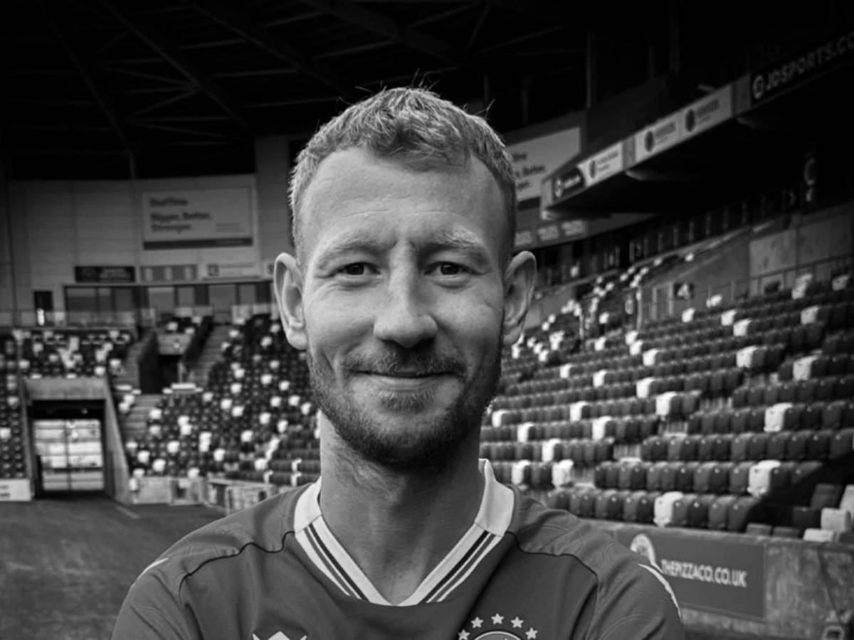 Murió el día de su cumpleaños; la tragedia invade al fútbol británico: ¿qué se sabe sobre el jugador?