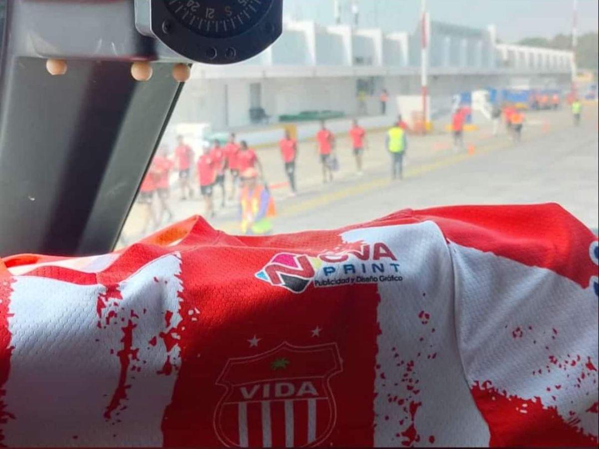 Vida causó furor: así fue la aventura cocotera que viajó en avión con el objetivo de salvarse del descenso ante Lobos UPNFM