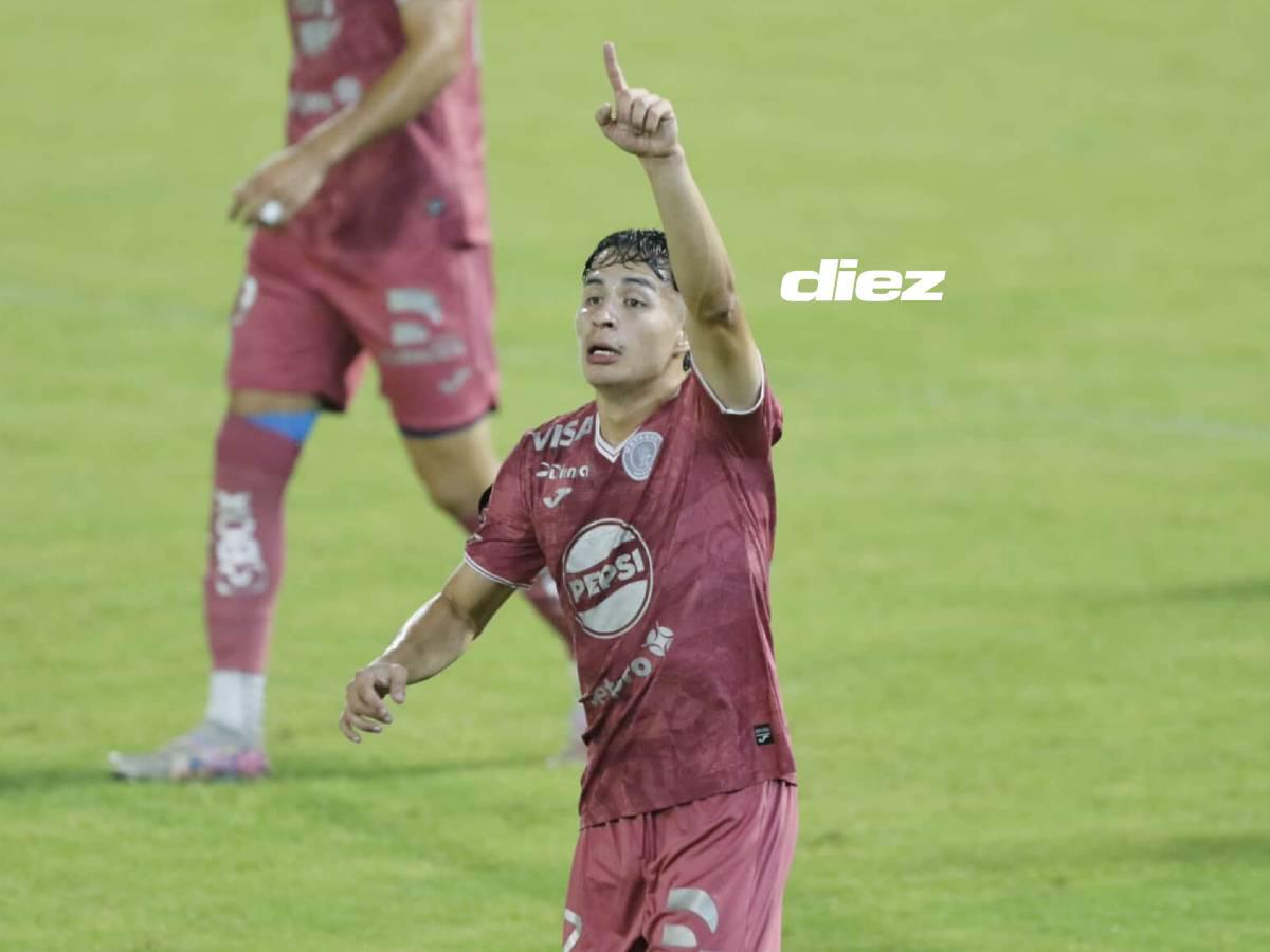Jefryn Macías anotador del primer gol de Motagua. Foto Neptalí Romero.