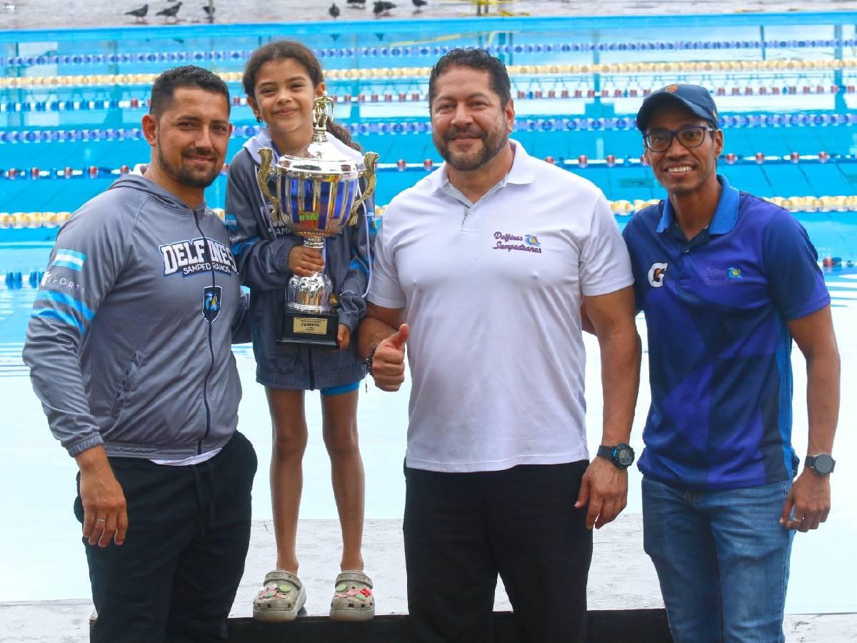 ¡Tremenda adrenalina! Más de 400 atletas de natación dieron gran batalla en campeonato de piscina en SPS