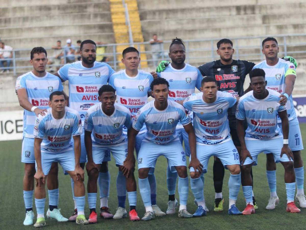 Mujer policía causa furor, promesa de Olimpia sorprende y Benguché responde insulto en el estadio Rubén Deras