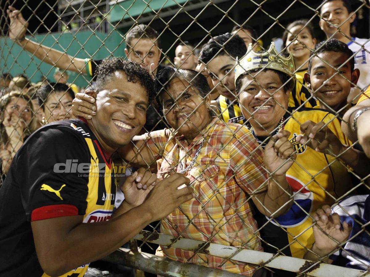 Toña Lara, la entrenadora que pulió a Carlos Pavón cuando estaba niño, lucha por su vida en el Seguro Social