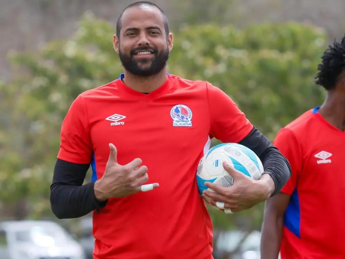 Edrick Menjívar revela la razón por la que no fichó por Peñarol y el altercado que tuvo con Carlos Prono: Ya no tenemos relación