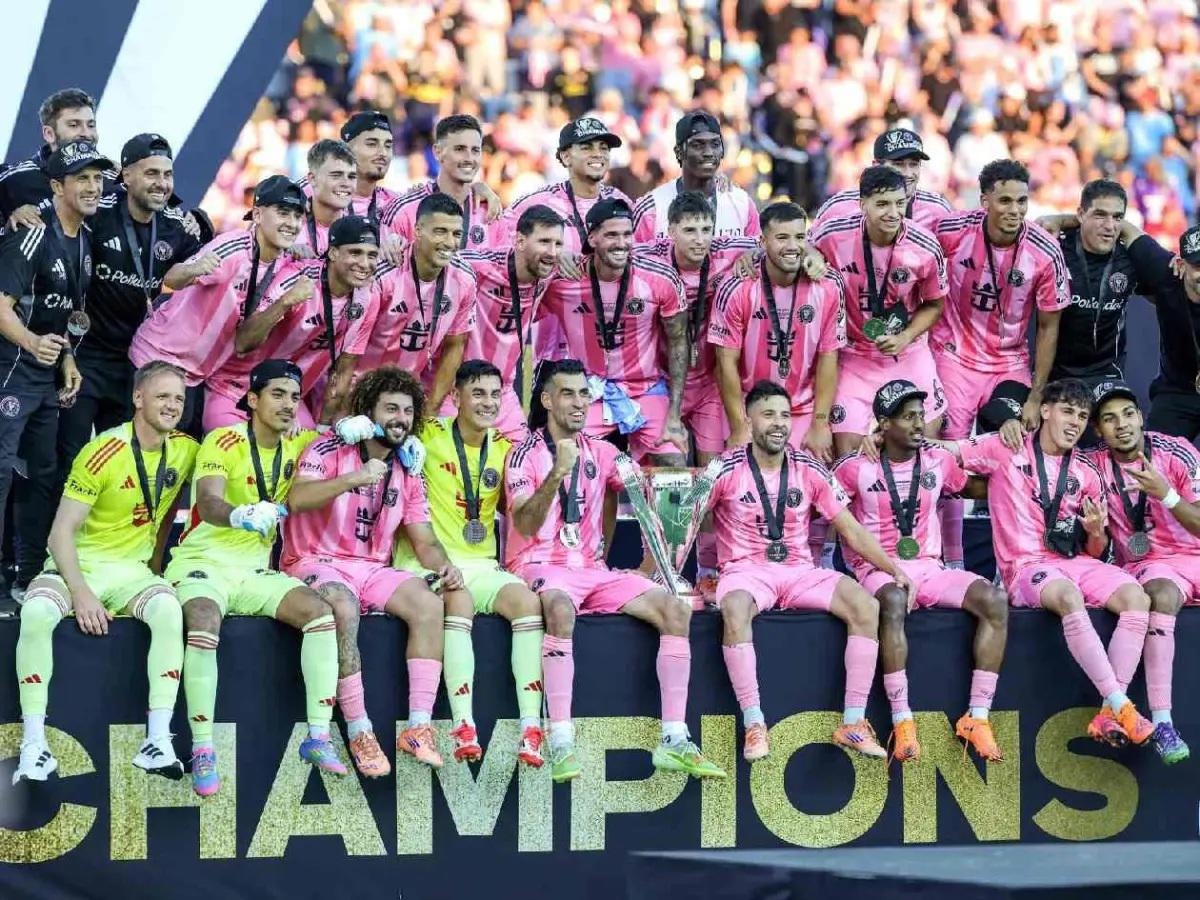 La despedida que les dio Messi a Jordi Alba y Busquets, el cruce que hubo con Müller y David Ruíz hace historia