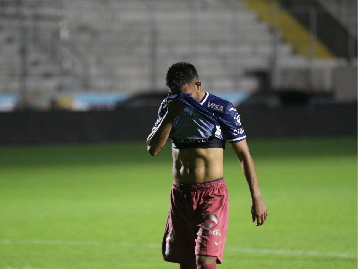 ¡Bochornoso! Las fotos de la tristeza del Motagua tras vergonzosa vapuleada ante Platense y Auzmendi volvió a Honduras