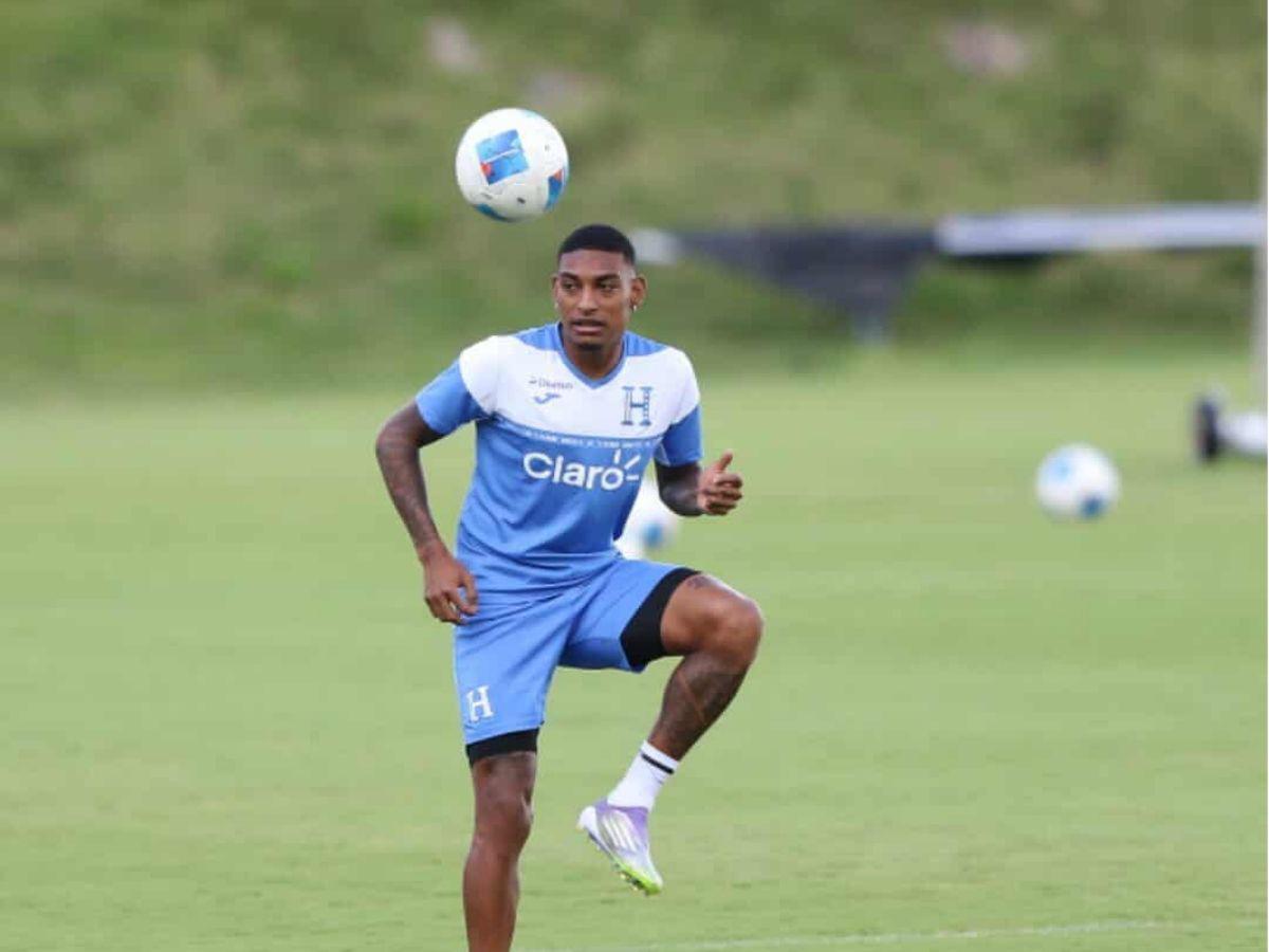 Hermosa bebé le robó el corazón a Alexy Vega y ambientazo en el CAR: Así fue el último entreno de la Selección de Honduras