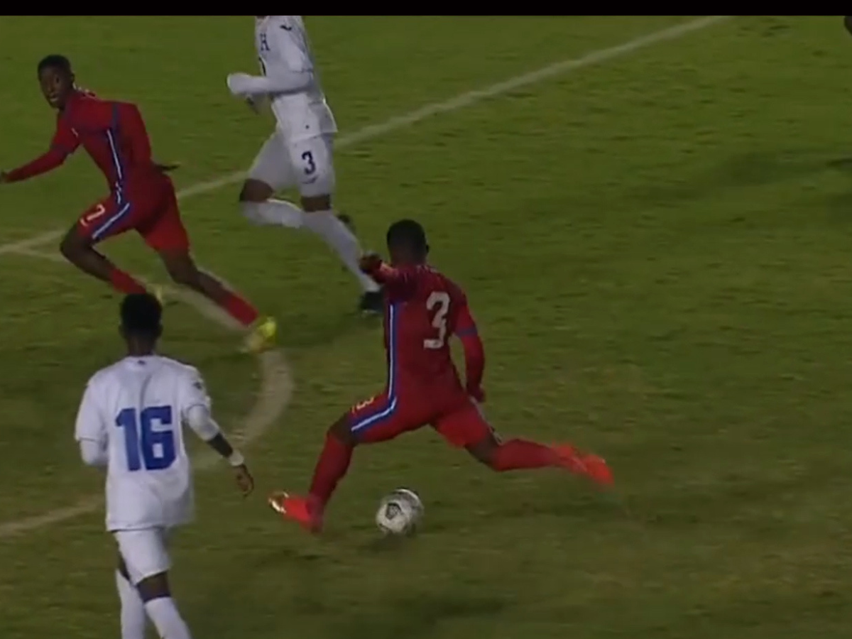 El ‘3’ de la Selección de Panamá envió un soberbio derechazo que venció la portería de Honduras en el Premundial Sub-17.