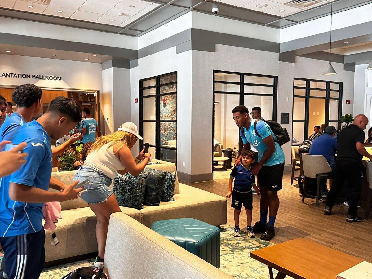 Choco Lozano y David Ruiz, los más buscados por la afición, Luis Palma se sumó a la Selección y hubo visita especial