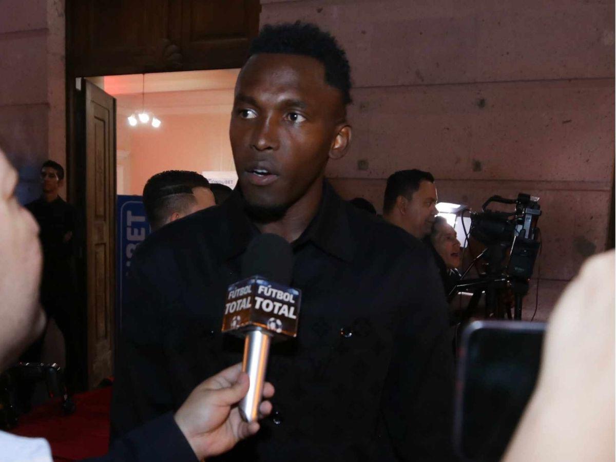 Bellezas, futbolistas y técnicos nominados: Así se vivió la previa de la gala de los Premios Diez en el Teatro Manuel Bonilla