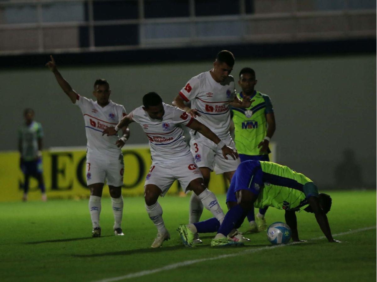 Lo que pasó con José Mario Pinto, Bengtson se encaró con aficionados de Olancho, bronca de Espinel y la roja de cárcel