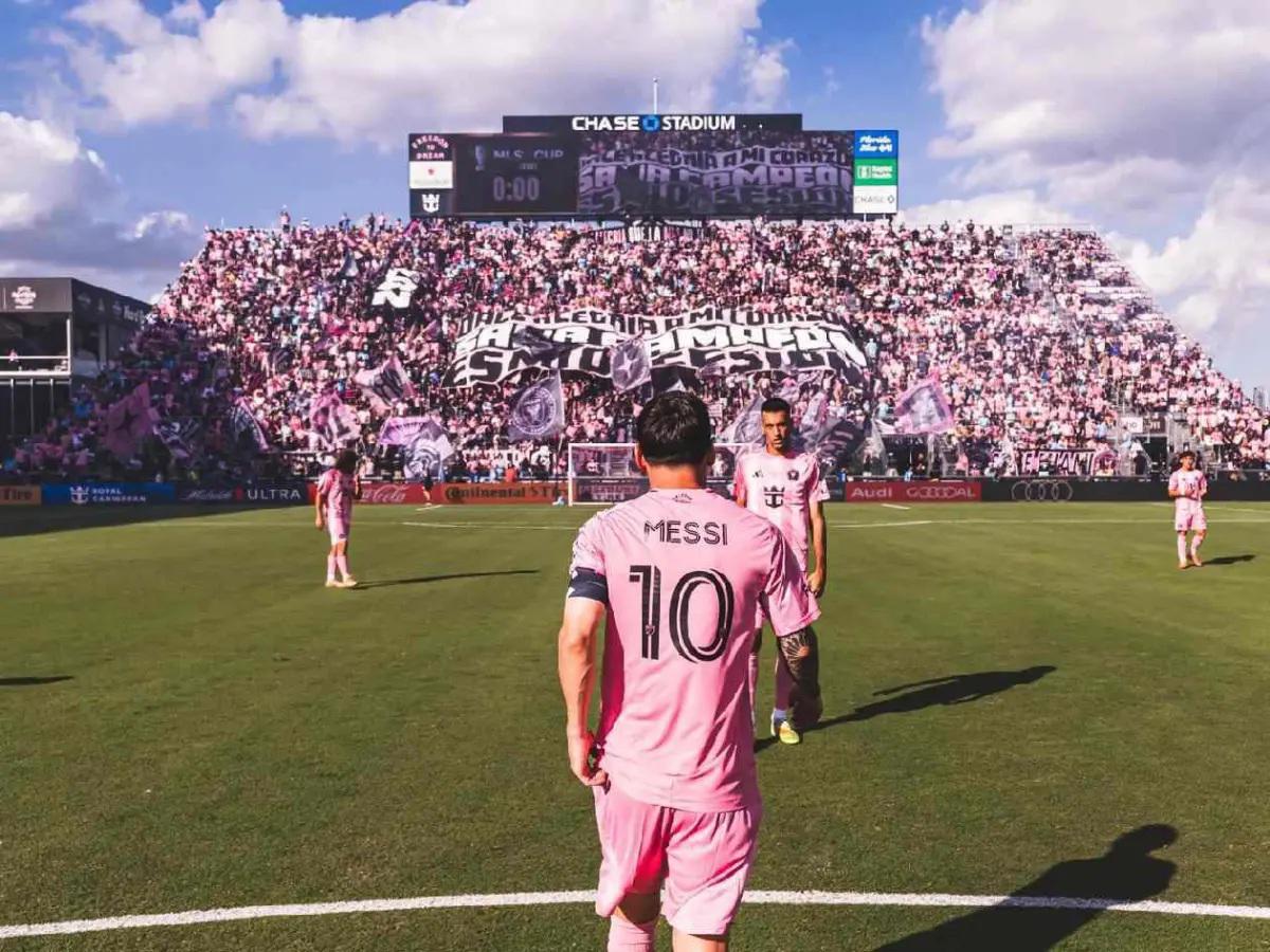 La despedida que les dio Messi a Jordi Alba y Busquets, el cruce que hubo con Müller y David Ruíz hace historia
