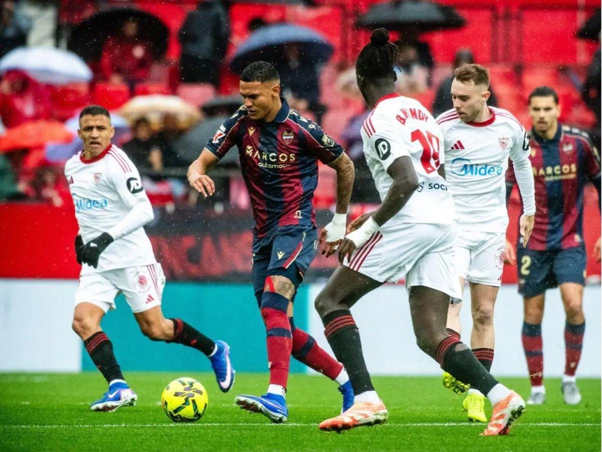 ¡Obsequio inolvidable! Crack mundial del Real Madrid le regaló su camiseta a Kervin Arriaga en el Bernabéu