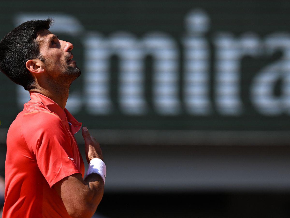 Novak Djokovic gana con autoridad a Kovacevic en su estreno en Roland Garros