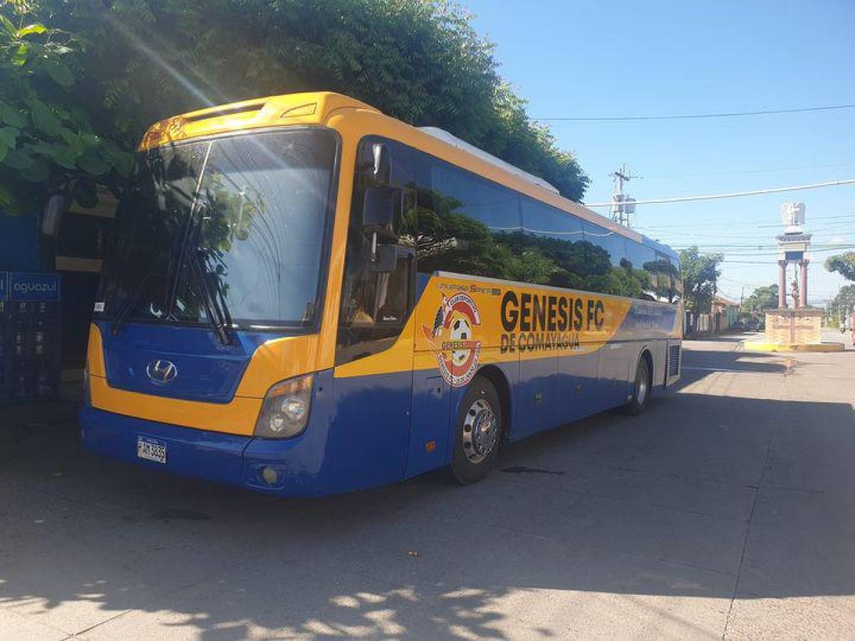 Este el bus que prestó el Génesis de Comayagua al San Juan de Quimistán previo al juego de ida de cuartos de final en la Liga de Ascenso.