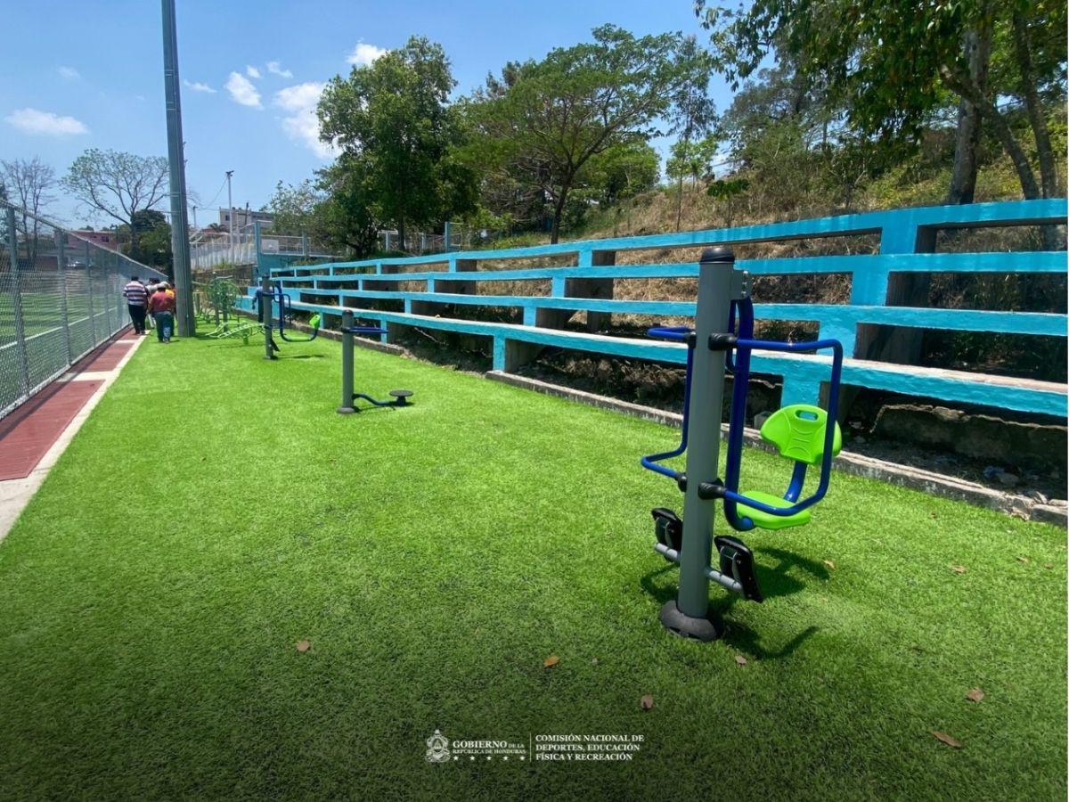 Condepor inaugura moderna cancha sintética en reconocida colonia de Tegucigalpa