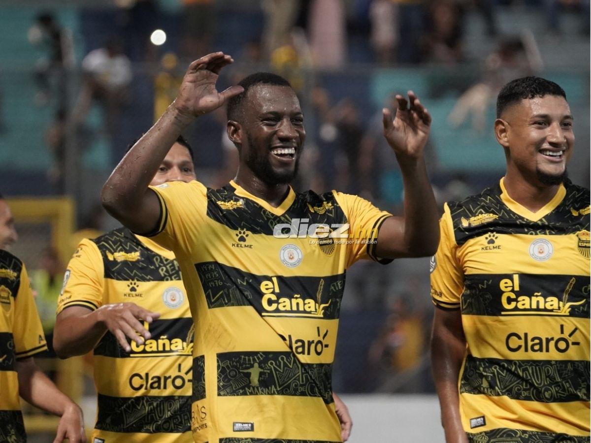 Barra de Real España sacó espectacular manta, chica bella robó suspiros y agarrón de Héctor Vargas con “La Máquina”