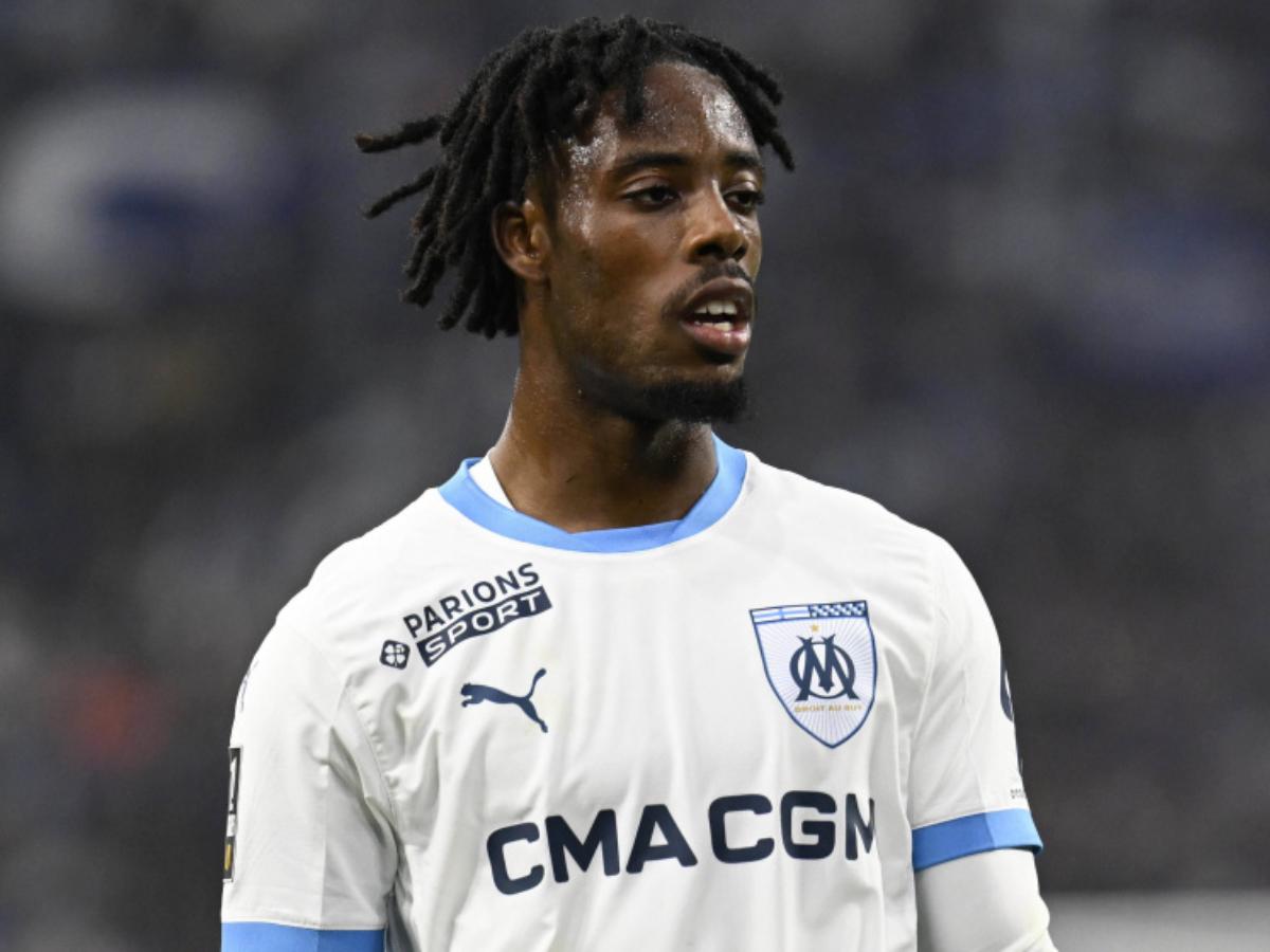 Barcelona renueva a Araújo, Cristiano Ronaldo quiere aliado en Al Nassr y Vinicius recibe millonaria oferta desde Arabia