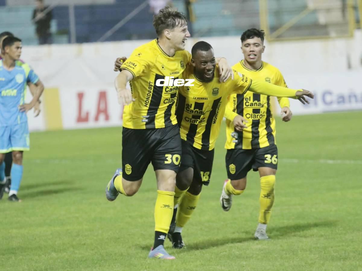 David Sayago y Darixon Vuelto celebrando el segundo gol. Foto Neptalí Romero.