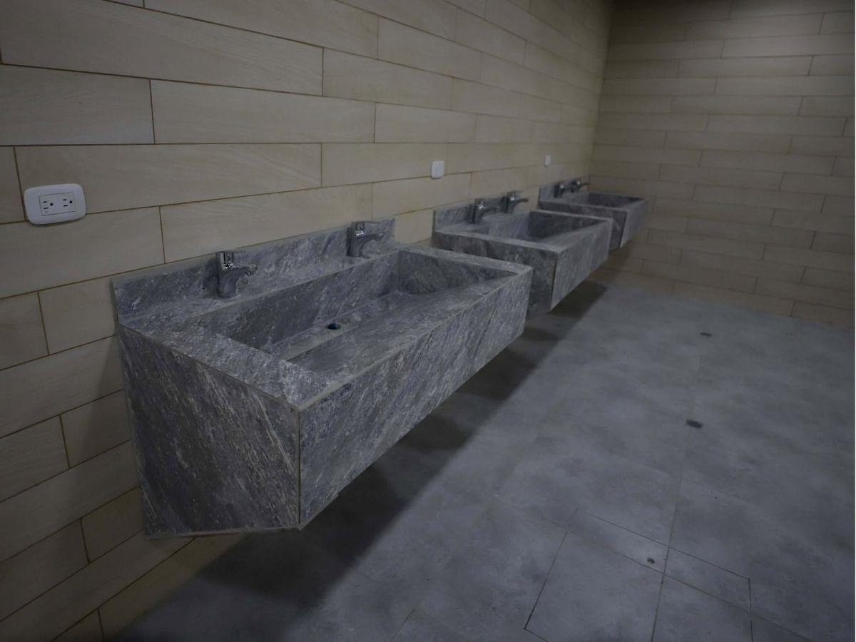 ¡Al estilo de Europa! Así pulen los camerinos del Estadio Juan Ramón Brevé de Juticalpa