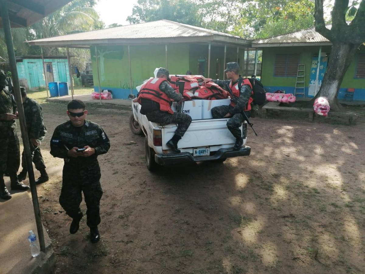¡En barco, avión y en burro! Así se trasladaron las maletas electorales a los lugares más recónditos de Honduras