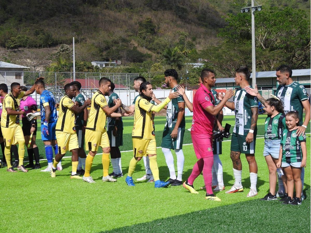 ¡Una mesa de billar! Las fotos que dejó el histórico choque Juticalpa-Génesis en el Estadio Óscar Peralta de Olancho
