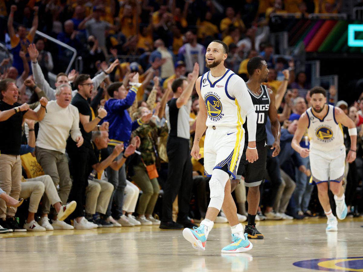 Golden State Warriors vencen a Kings y empatan serie de la conferencia Oeste de los playoffs de la NBA