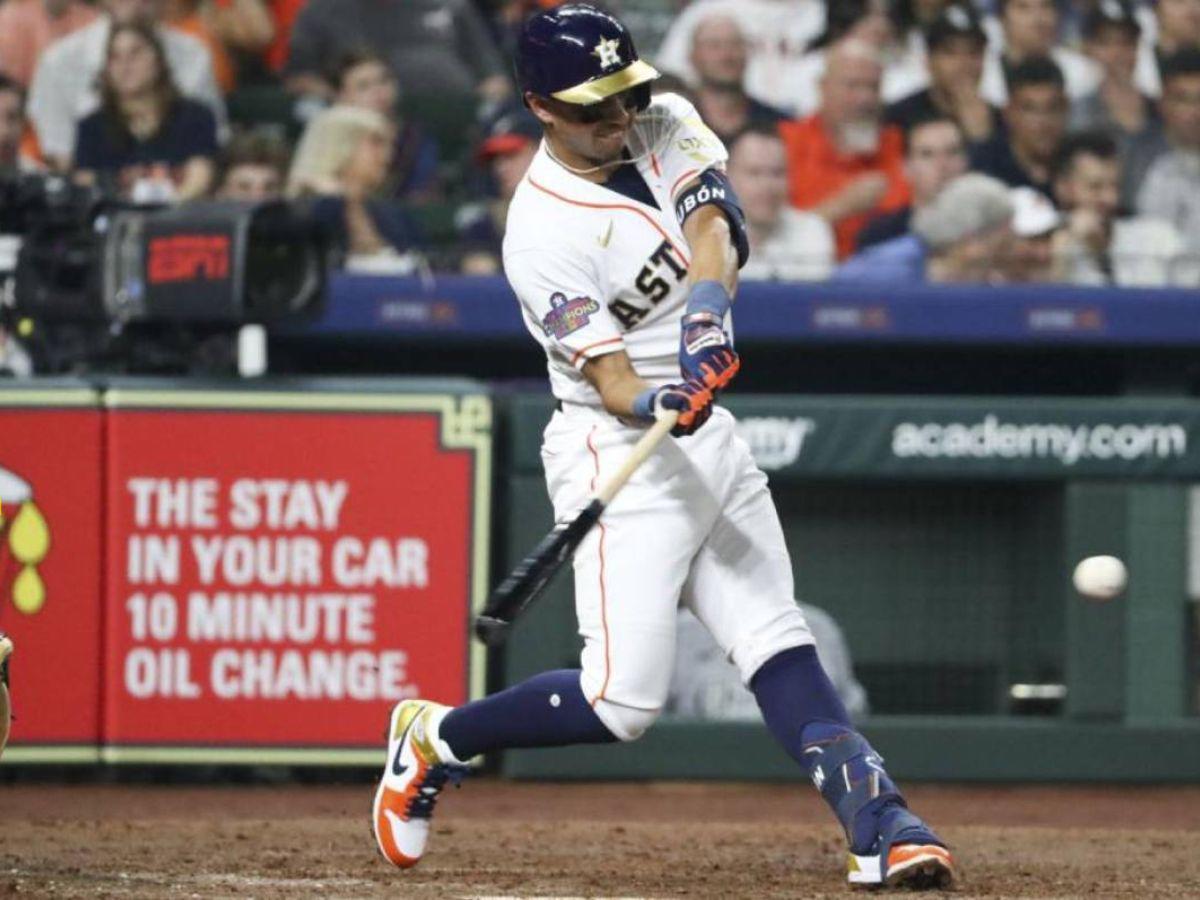 ¡La racha sigue viva! Mauricio Dubón logró su juego número 18 conectando hit con los Astros de Houston