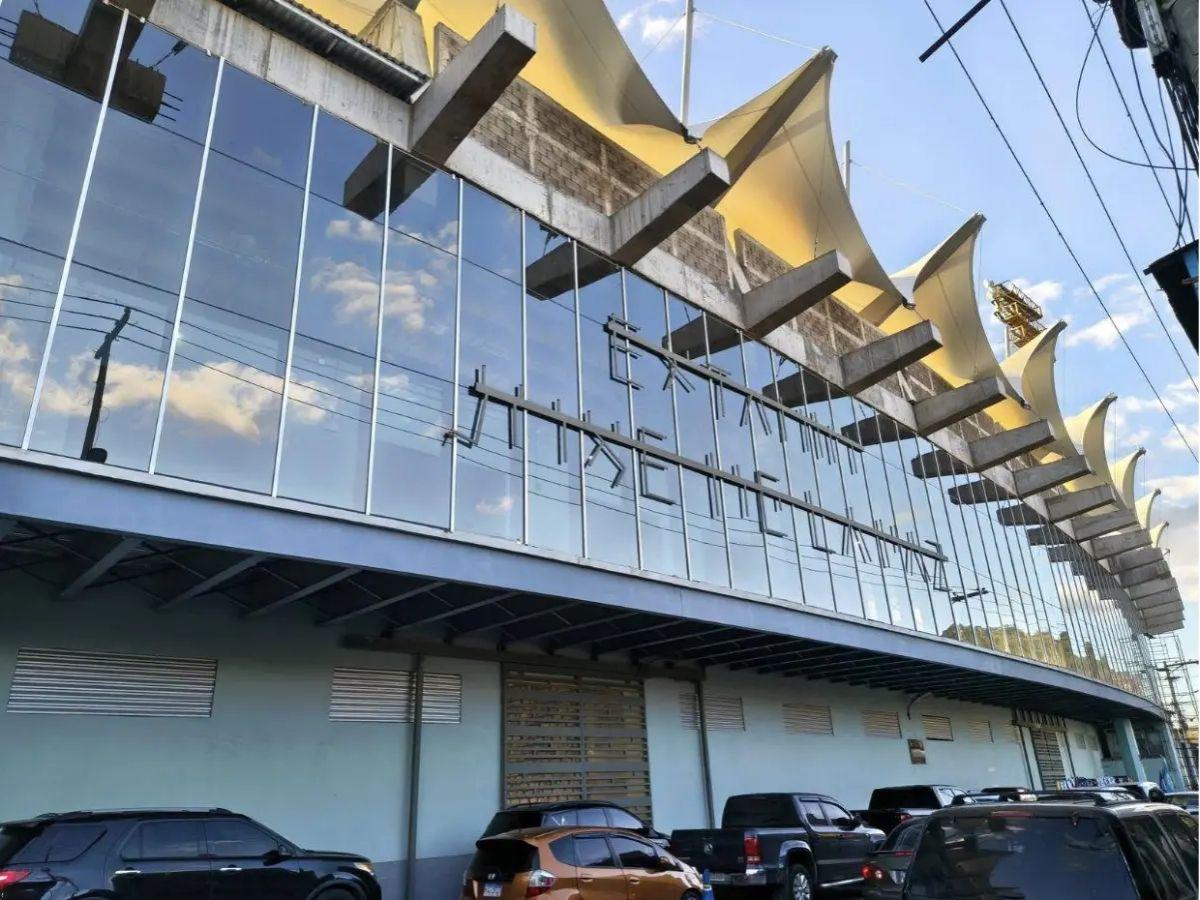 Espectacular: Así luce el Estadio Nacional Chelato Uclés con la nueva fachada y el letrero