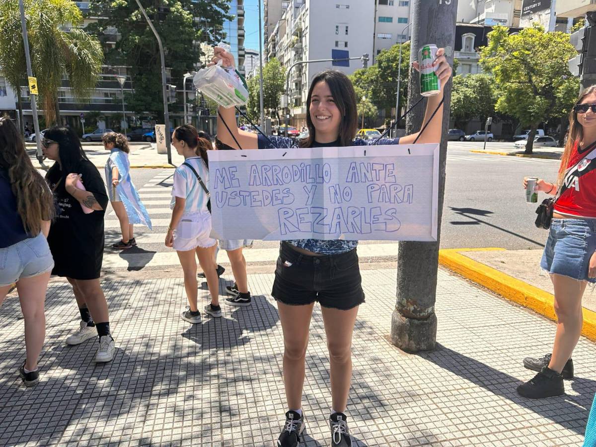 Cinco millones en la caravana de Argentina: Messi bebiendo alcohol, polémica foto de Otamendi y propuestas indecentes