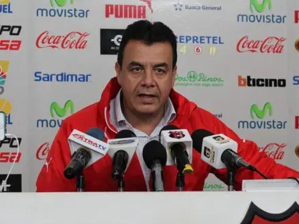 Alajuelense la pasa mal en Costa Rica y confirman el futuro de Óscar 'Machillo' Ramírez: Nuestro técnico se llama...