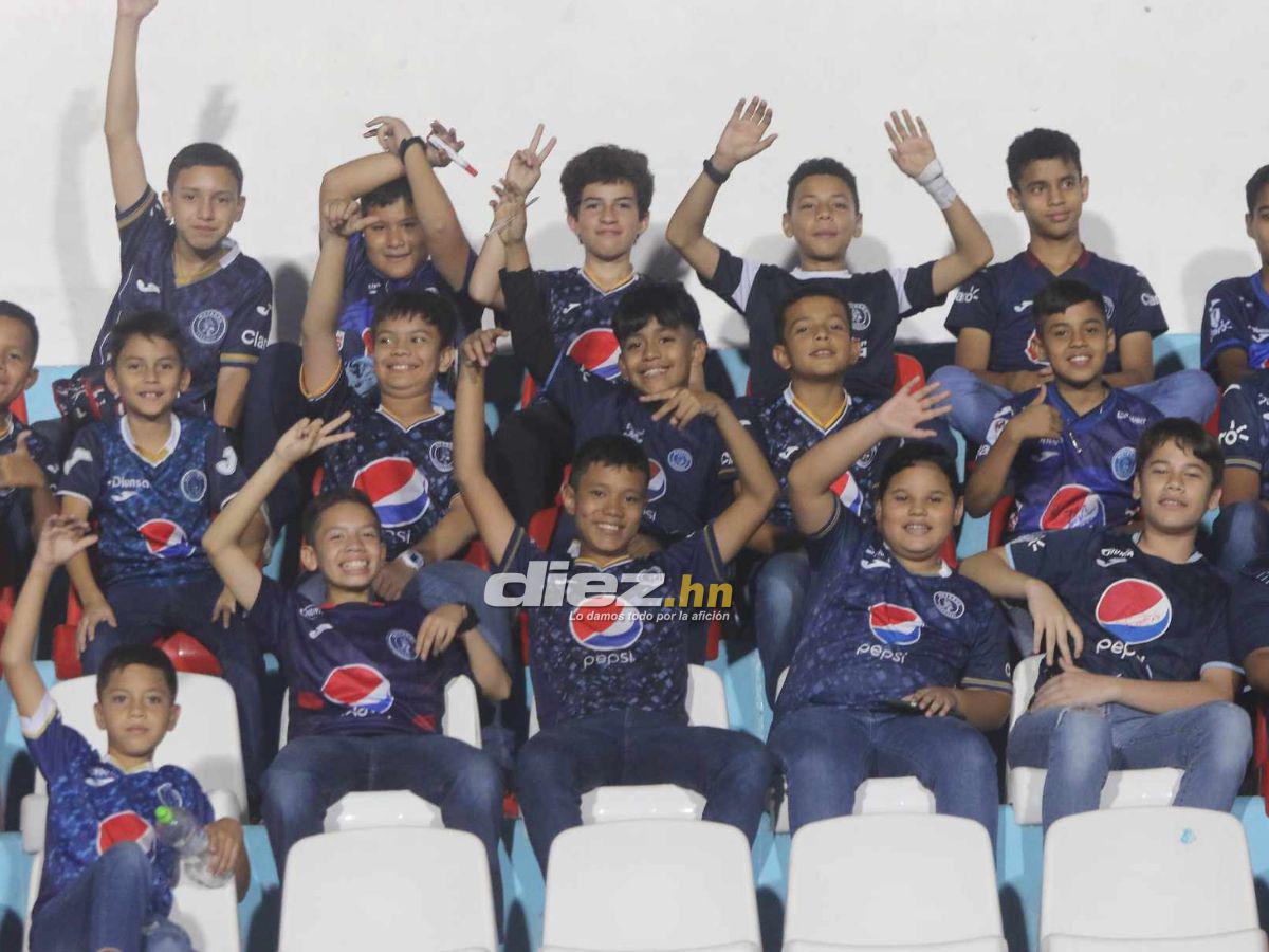 No se vio en TV: Bronca de Auzmendi, las bellas hinchas de Real Sociedad y la frustración del Motagua en el Nacional