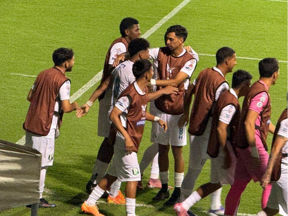 ¡Bochornoso! Las fotos de la tristeza del Motagua tras vergonzosa vapuleada ante Platense y Auzmendi volvió a Honduras
