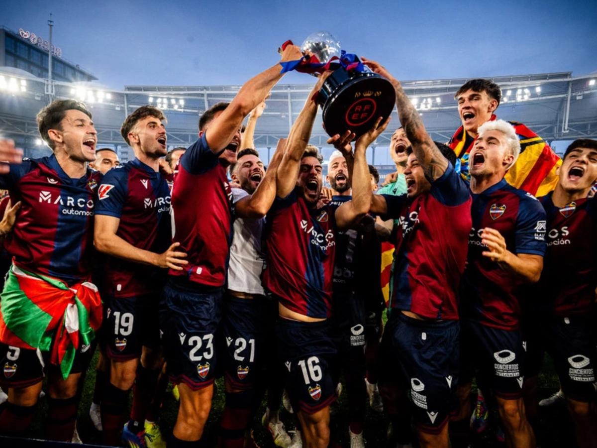 Kervin Arriaga rompe dos marcas sin jugar un solo minuto en Levante: lo que costó su fichaje y hace historia en Centroamérica