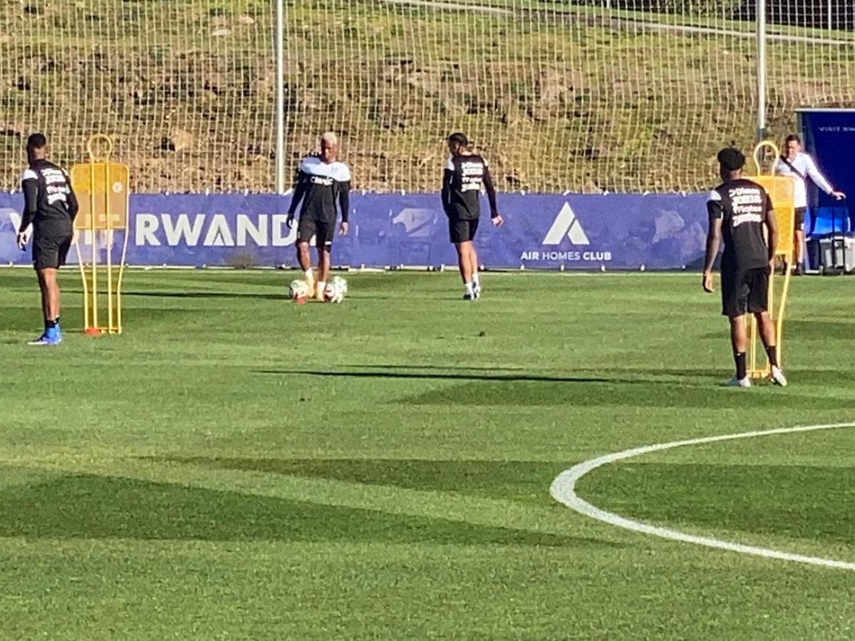 José Molina puso a sudar a los convocados y tres nuevos 'fichajes'; así fue el primer entreno de Honduras en España