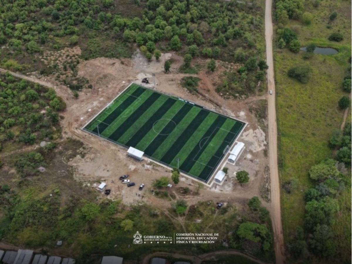 Condepor inaugura moderna cancha sintética en reconocido municipio de Olancho