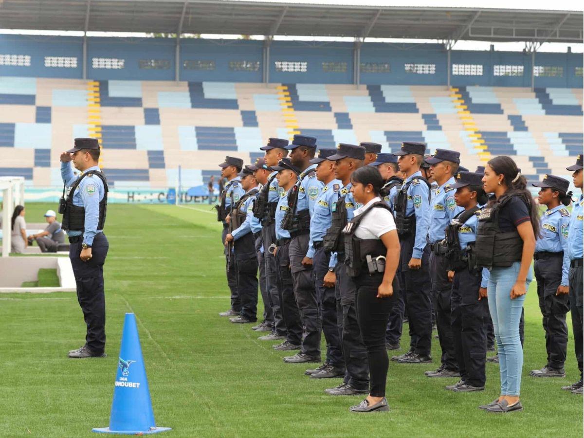 Chica de lentes enamoró, gestos tristes en Victoria tras goleada de Marathón y Messiniti con dedicatoria en La Ceiba