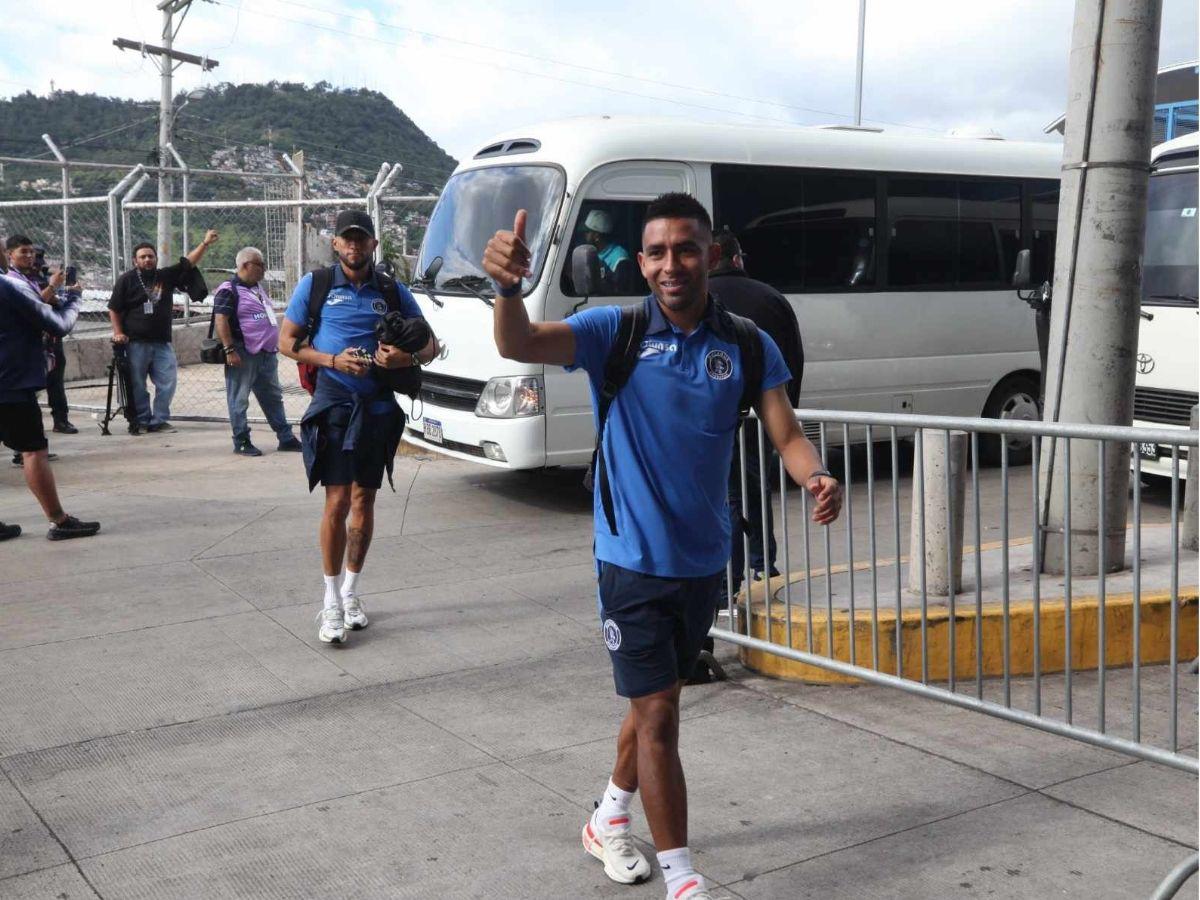 ¿Quién era la chica de verde? Derroche de bellezas en la previa del Olimpia-Motagua, ¡Bengtson fue sorprendido!