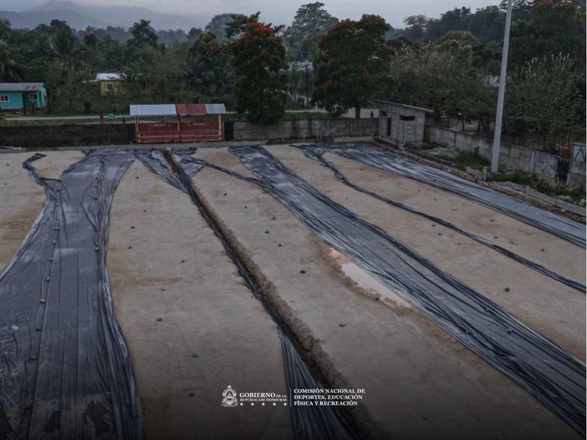 ¡A toda marcha! Condepor acelera proyectos de canchas de fútbol en municipios del departamento de Atlántida