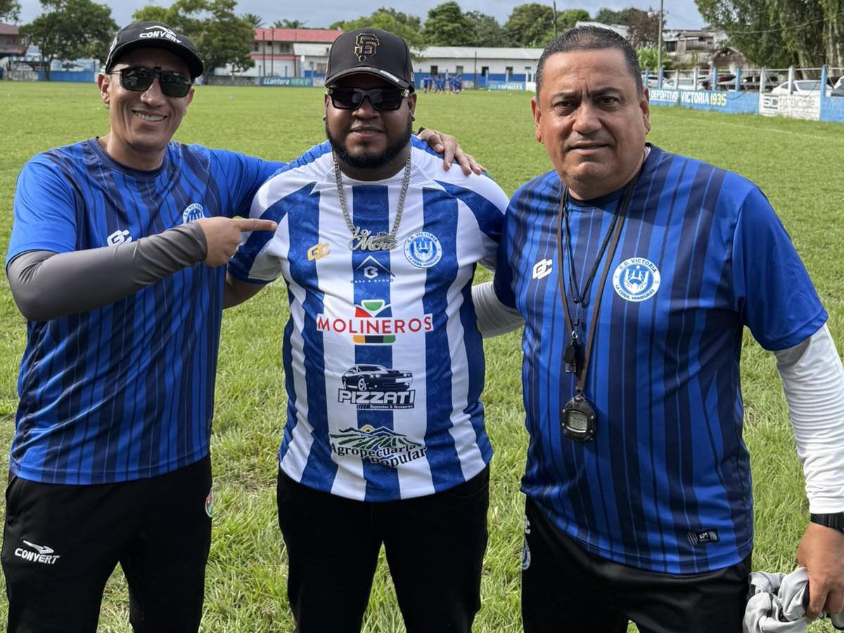 La More visitó el entrenamiento del Victoria y platicó con el DT colombiano Jhon Jairo López.