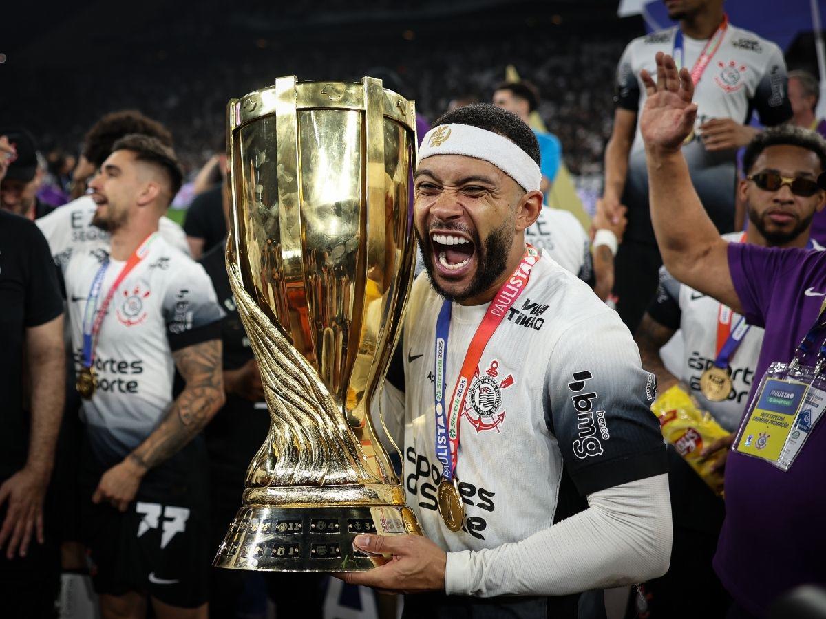 ¡Casi toda la prima! El millonario premio económico que ganó Memphis Depay por encima del Corinthians de Brasil