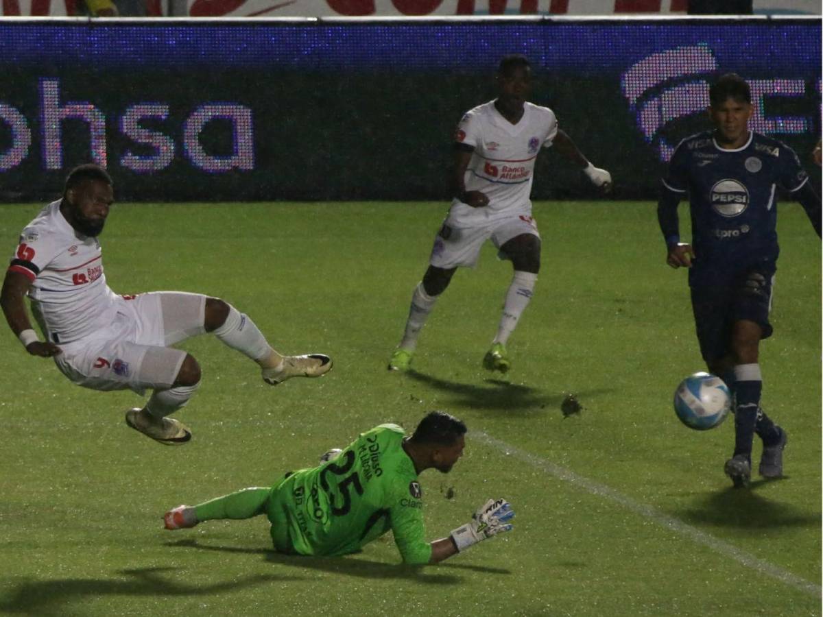 Dereck Moncada desató la locura, los polémicos penales que no pitaron, diluvio en el Nacional y la zarquita preciosa